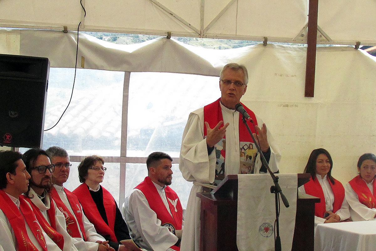 LWB Generalsekretär Martin Junge predigt bei Reformationsfeierlichkeiten in Kolumbien. Foto: IELCO