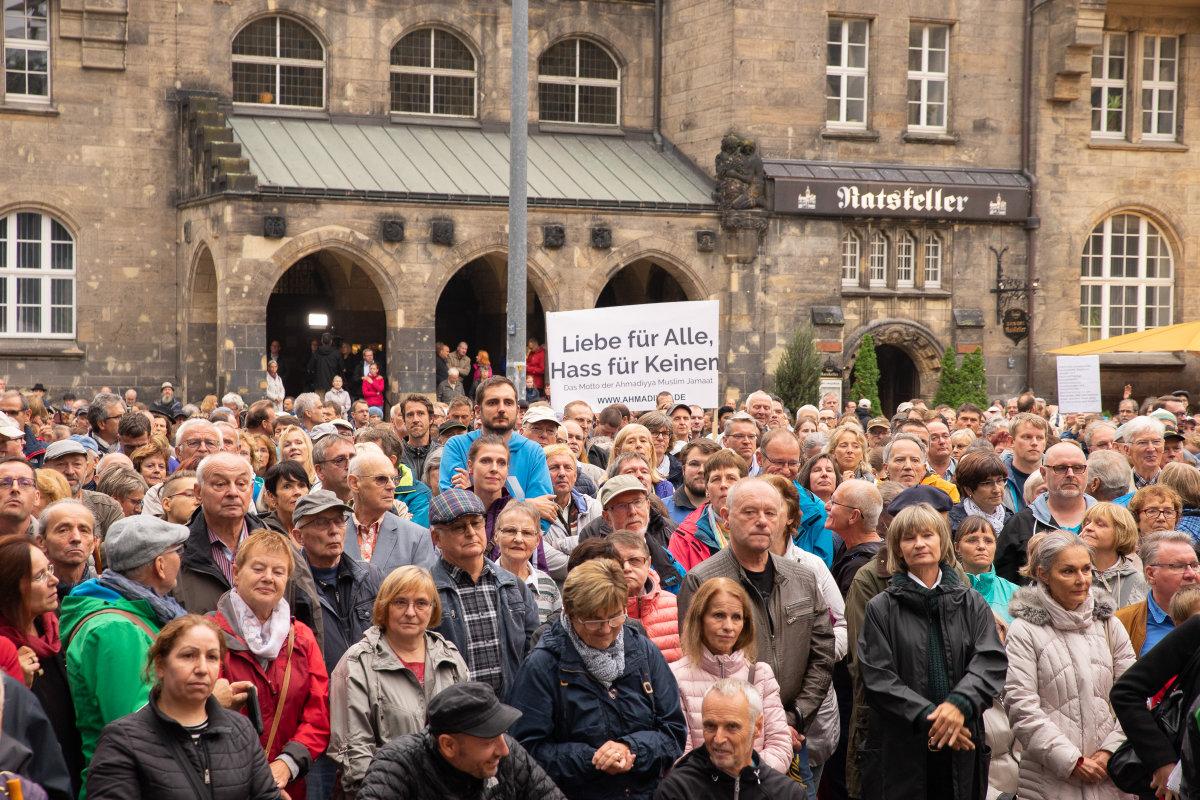 Teilnehmende der Kundgebung gegen Hass und Gewalt in Chemnitz, Deutschland. Foto: EVLKS/W.A. Müller-Wähner
