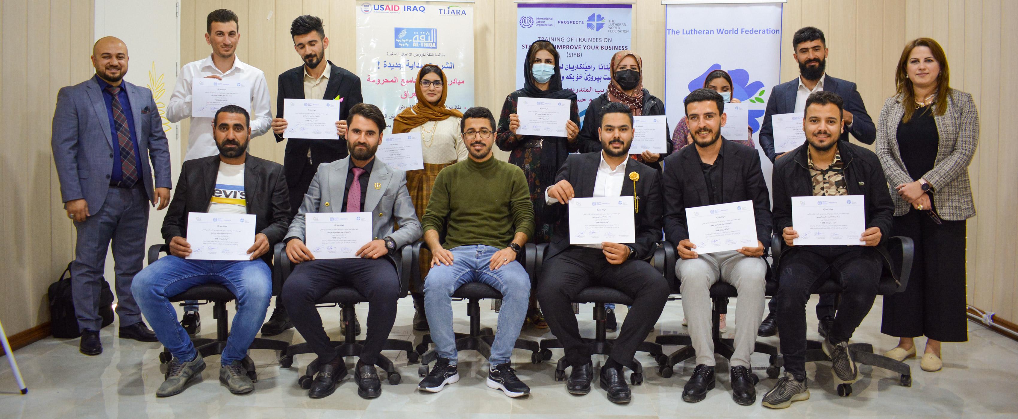 Eine Gruppe von Studierenden, die die SYB-Ausbildung in Zusammenarbeit mit der Thiqa-Bank in Duhok, Irak, abgeschlossen haben. Foto: LWB/Irak