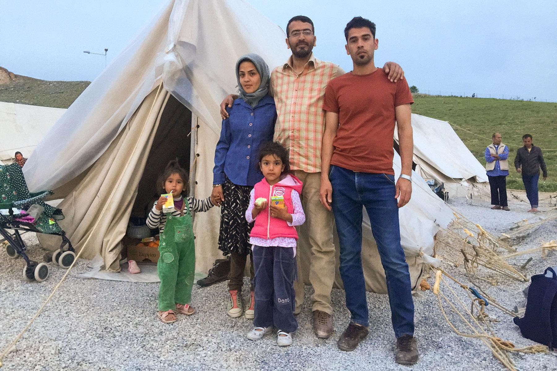 Eine afghanische Flüchtlingsfamilie in einem griechischen Flüchtlingslager, 2015. Foto: LWB/J. Schreier