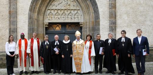 The newly installed General Secretary of the GNC/LWF, Astrid Kleist, her predecessor Norbert Denecke and other guests and participants in the festive service. Photo: Cornelia Kirsch