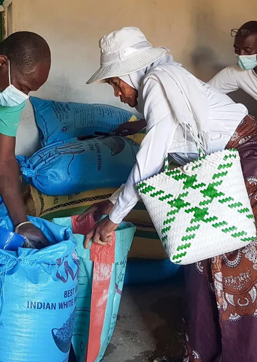 Malagasy Lutheran Church volunteers distribute food in Toliary synod, in the countryâs drought-hit southern region. The Evangelical Church of the Augsburg Confession in the Slovak Republic provided funding for the project. Photo: MLC