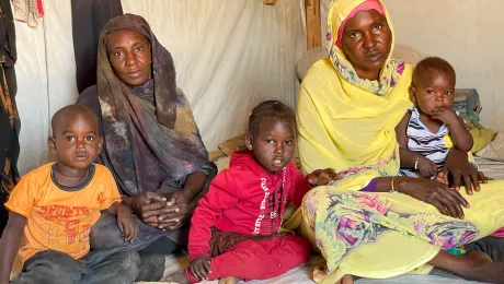 Nawala Ateib Mahamat (yellow dress) with her sister and their children