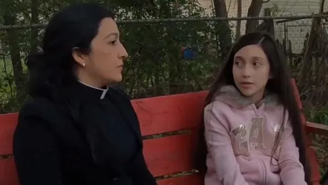 La pastora Angélica Bernate y la niña Sara Hernández presentaron un video en el que dialogan sobre el Sacerdocio Universal y en especial sobre la Santa Cena en tiempos de aislamiento. Foto: Captura de pantalla.