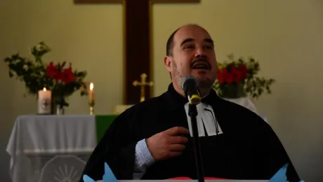 El Pastor Leonardo Schindler, predicando durante el culto de cierre del Sinodo de la IERP, que lo designó nuevo Pastor Presidente. Foto: FLM/ Eugenio Albrecht