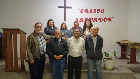 Lay leader Ernesto Huayta Girón (far right, front row), president of Cristo Salvador congregation, Lutheran Church of Peru, with other church members. Photo: ILP 