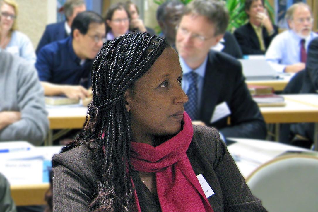 Ebise Dibisa Ayana (re.) auf der globalen Konsultation über theologische Aus- und Weiterbildung in Wittenberg (Deutschland) des LWB 2012. Foto: LWB/Anli Serfontein