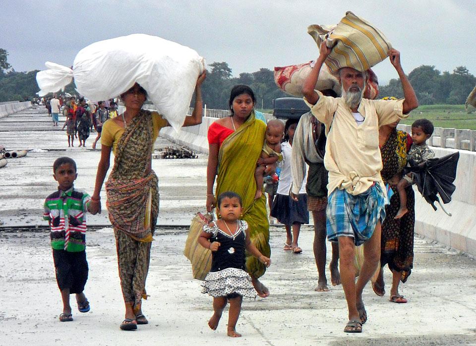 DorfbewohnerInnen suchen infolge der ethnischen Gewalt im Bezirk Chirang (Assam, Indien) Zuflucht in Lagern. © Reuters, mit Genehmigung von <a href="http://www.trust.org/alertnet">Trust.org - AlertNet</a>