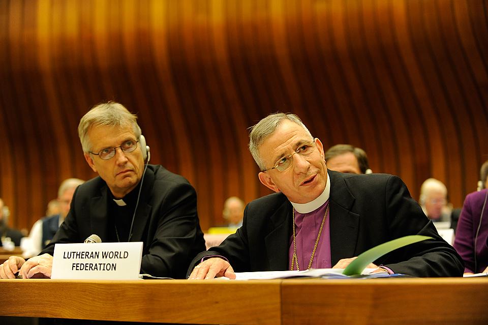 LWF President Bishop Dr Munib A. Younan (right) addressing the UNHCR Dialogue meeting with faith leaders, on the left is LWF General Secretary Rev. Martin Junge. Â© LWF/Peter Williams