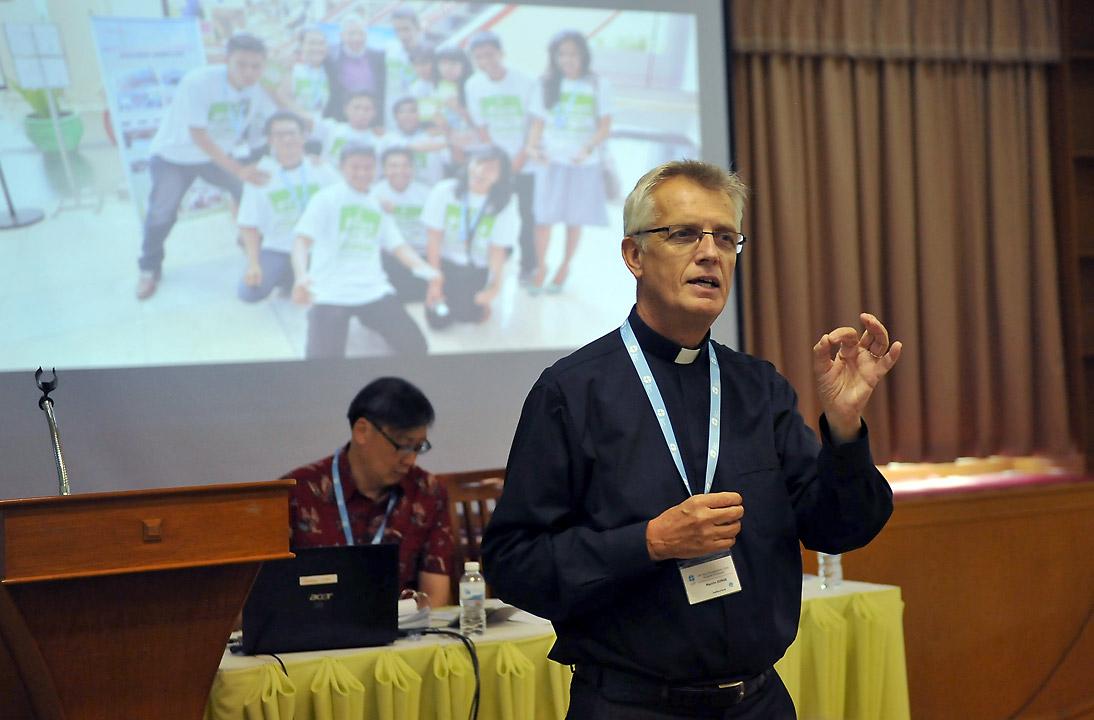 Generalsekretär Pfarrer Dr. h.c. Martin Junge stellt den LWB bei der vorbereitenden Konsultation in Asien vor. Foto: LWB/A. Danielsson