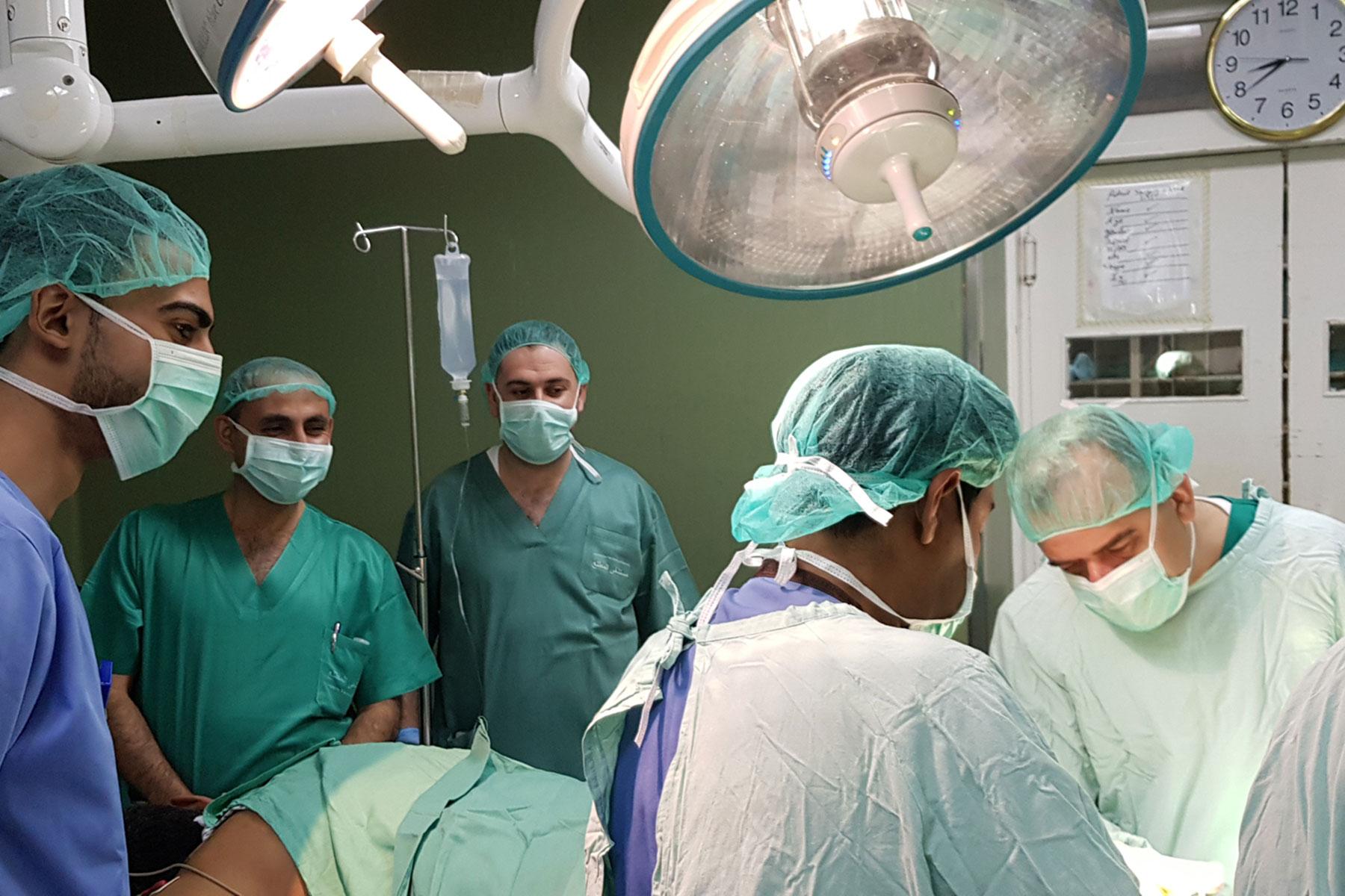 Ein medizinisches Team von Auguste-Viktoria-Krankenhaus 2018 im Einsatz in einem Krankenhaus in Gaza. Foto: LWB/D. Nasser