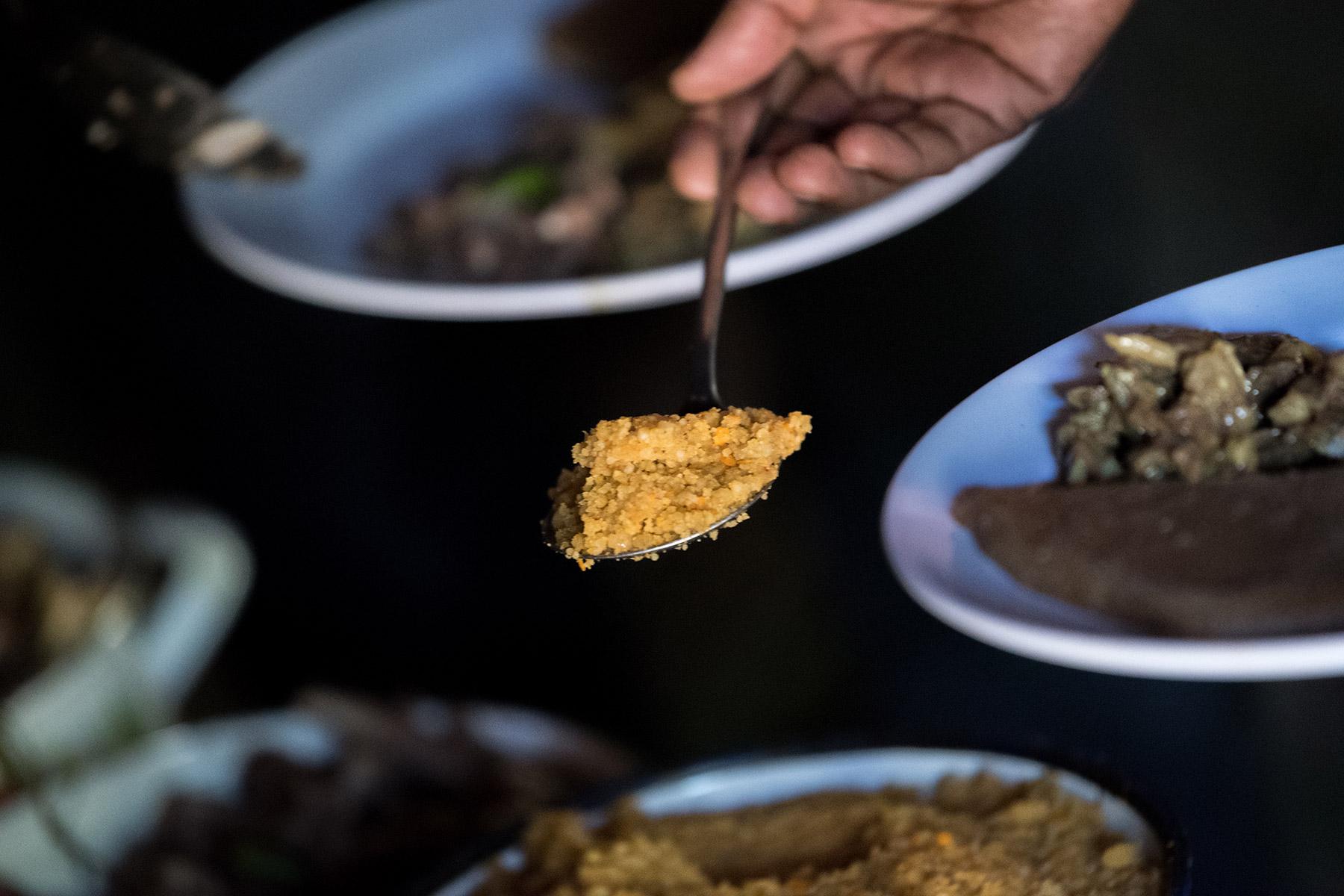 Eine traditionelle Mahlzeit aus Hadiya, Süd-Zentral-Äthiopien. Foto: LWB/Albin Hillert