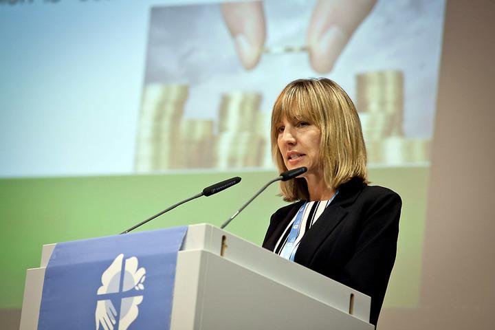 The LWF has kept a balanced budget and has adequate cash reserves, Finance Committee chairperson Christina Jackson-Skelton told the LWF Council. Photo: LWF/Marko Schoeneberg