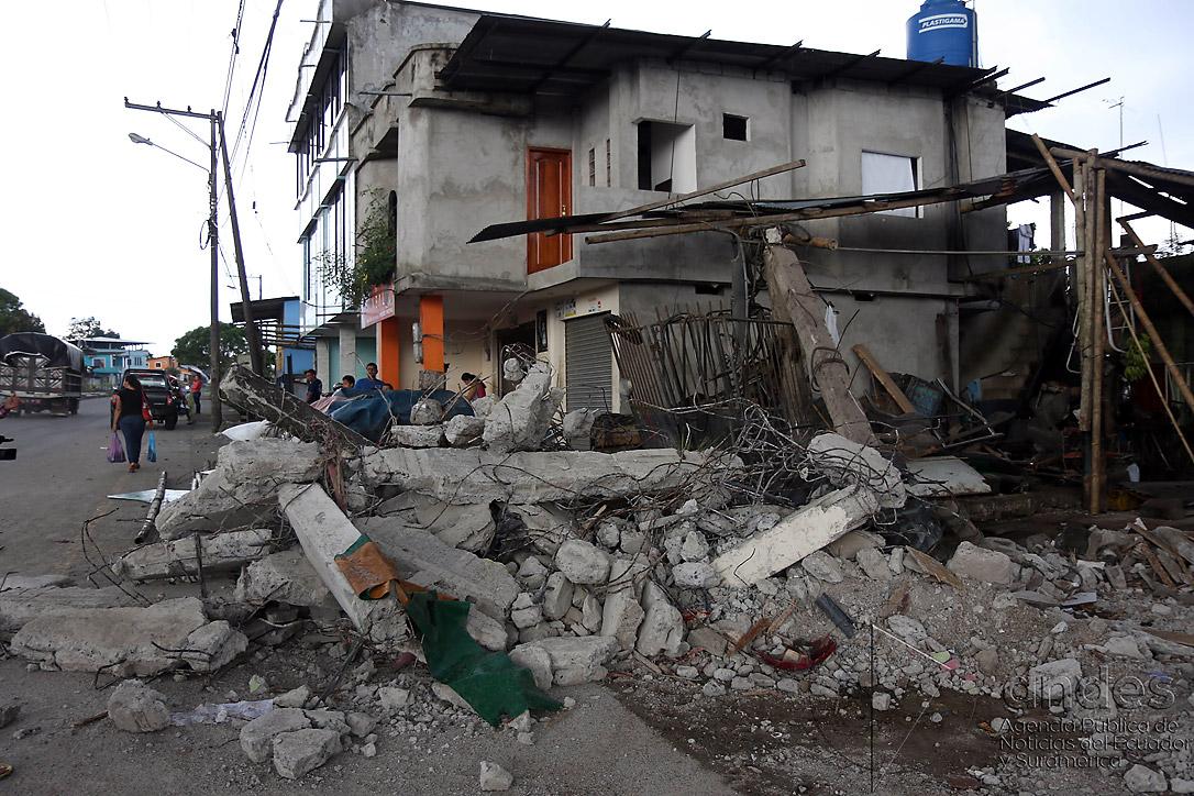 On April 16, an earthquake registering 7.8 magnitude struck off Ecuadorâs central coast, causing widespread damage. Photo: Agencia de Noticias ANDES (CC-BY-SA)