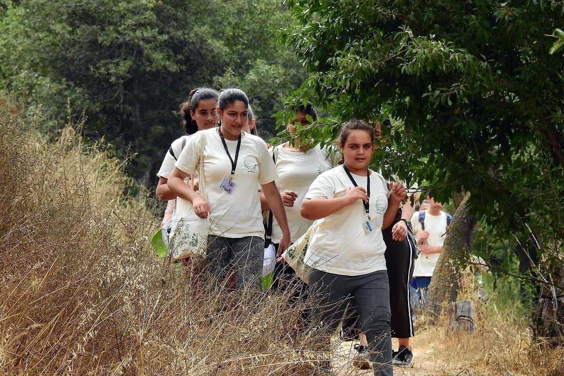 Schülerinnen und Schüler einer Schule im Westjordanland nehmen an einem Workshop über umweltbewusste Führungsverantwortung teil. Foto: Adrainne Gray