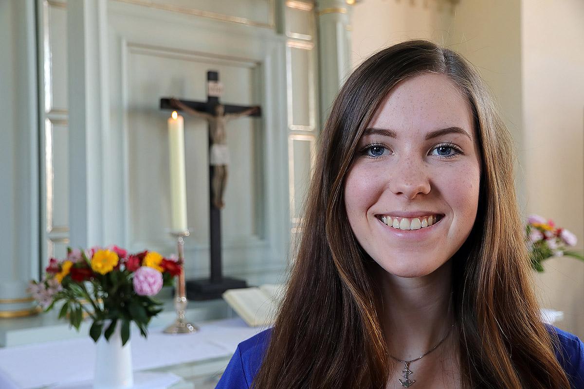 Eva Steinbach (18) ist die jüngste Lektorin in der Evangelisch-Lutherischen Landeskirche Hannovers. Foto: epd-bild/Jörg Nielsen