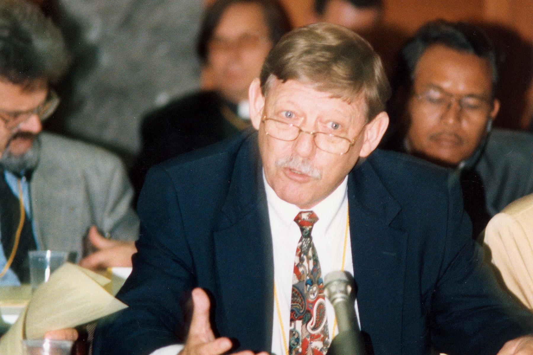 LWB-Vizepräsident Pfr. Huberto Kirchheim bei der LWB-Ratstagung 1998 in Genf. Foto: LWB/C. Rothenbühler