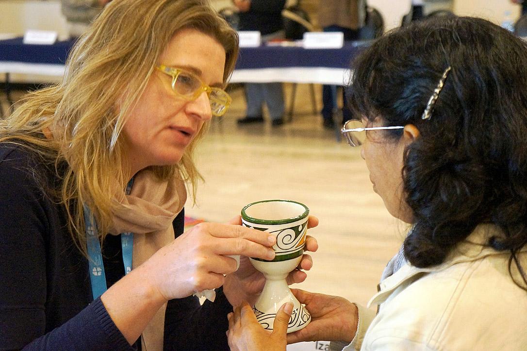 IELCH Bishop Izani Bruch (left) sharing Holy Communion with Peruvian pastor Rev. Ofelia DÃ¡vila during the 2015 Latin American and Caribbean Leadership Conference in La Paz, Bolivia. Photo: Eugenio Albrecht