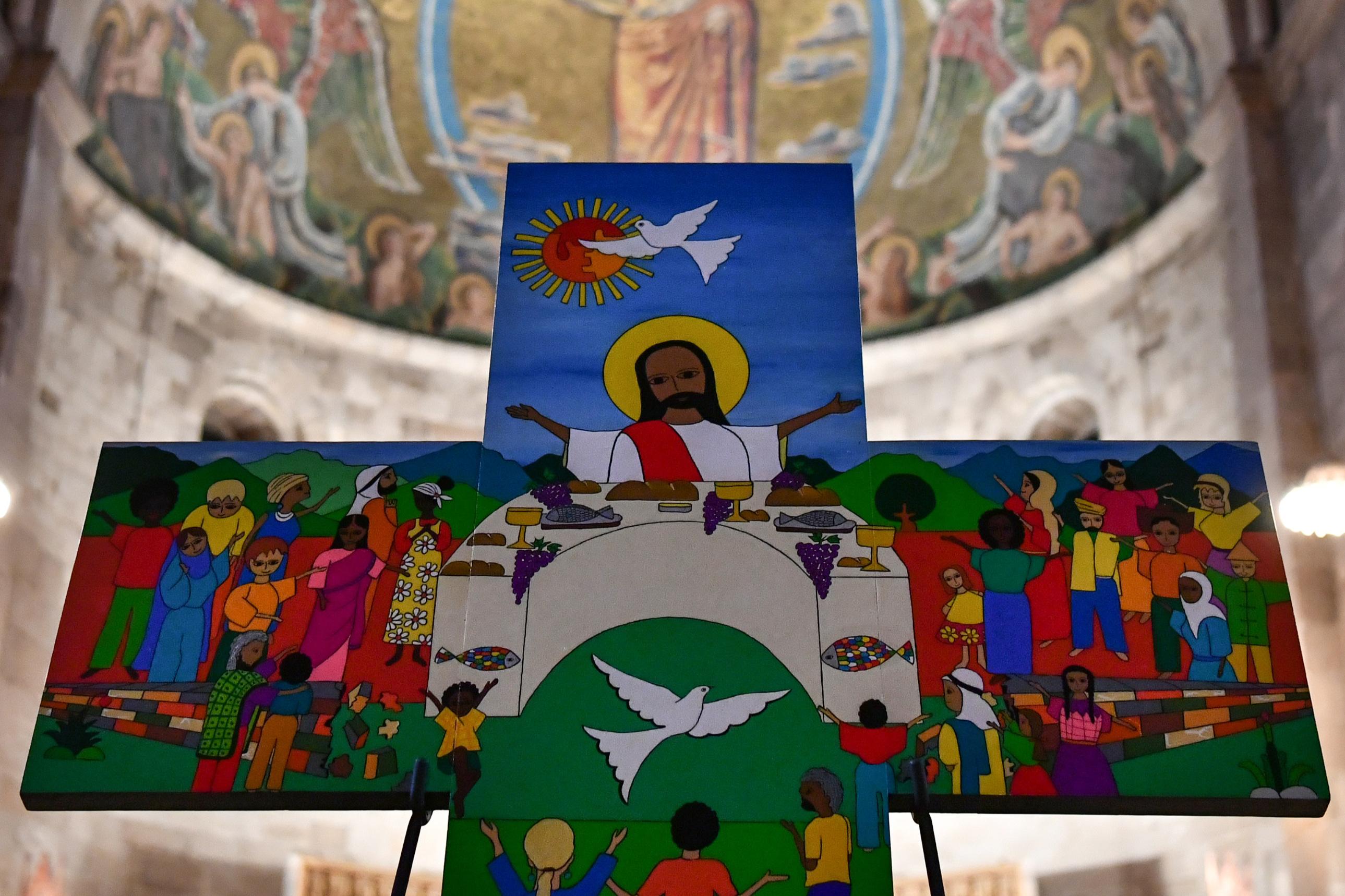The Salvadoran cross painted for the joint ecumenical commemoration in Lund, Sweden will be at the center of the commemoration service in Namibia as well. Photo: LWF/ M. Renaux