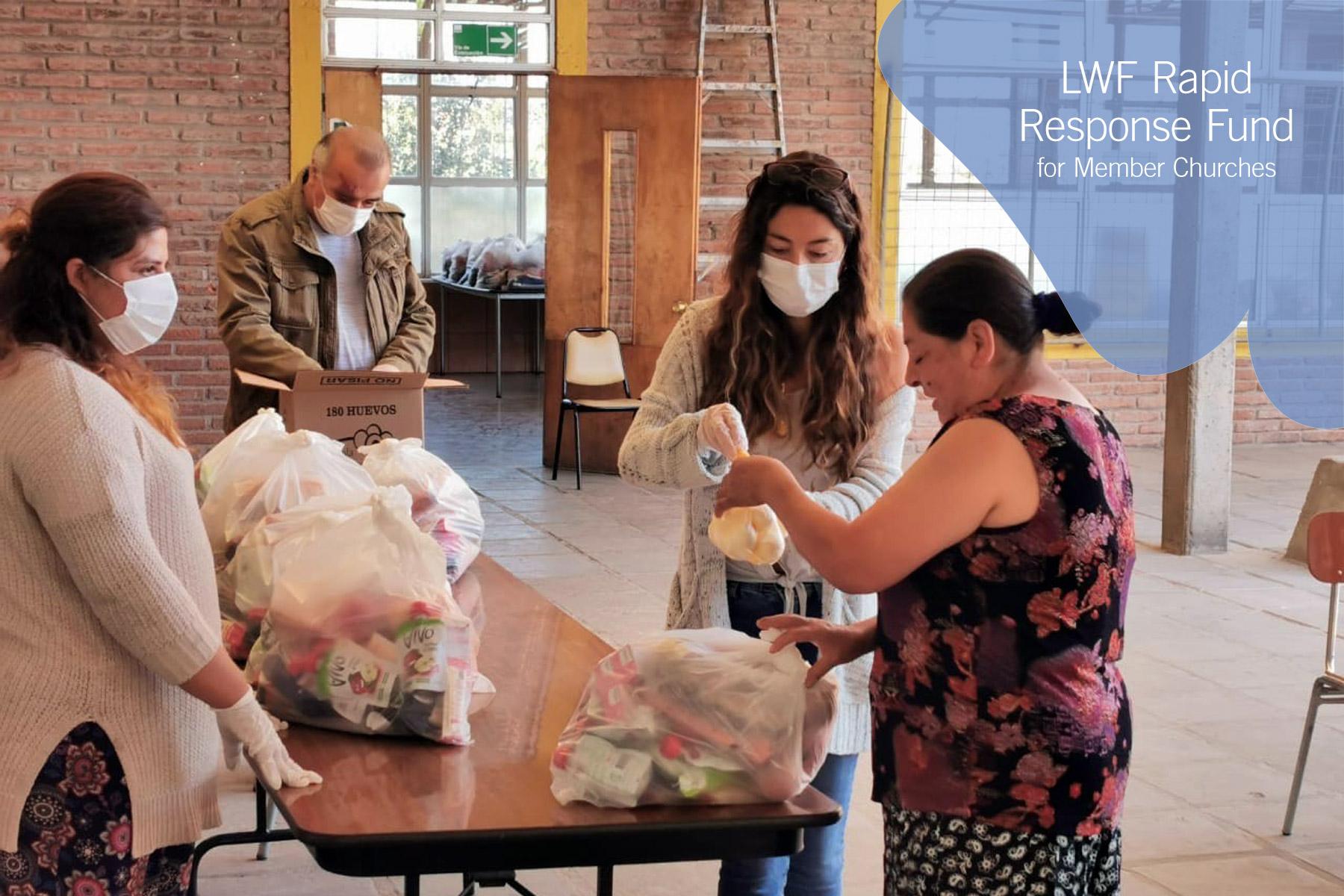 Die Lutherische Kirche in Chile organisierte die Lebensmittelverteilung, um Menschen zu helfen, die aufgrund der COVID-19-Pandemie ihre Arbeitsstelle verloren hatten. Foto: ILCH