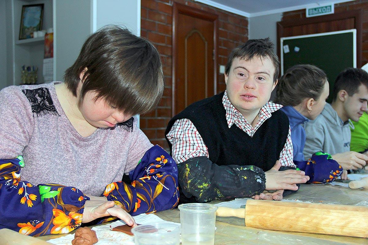 Junge Menschen mit Behinderung im russischen Toljatti nehmen die diakonischen Angebote der lutherischen Gemeinde gern wahr. Foto: epd-Bild/Macus Mockler