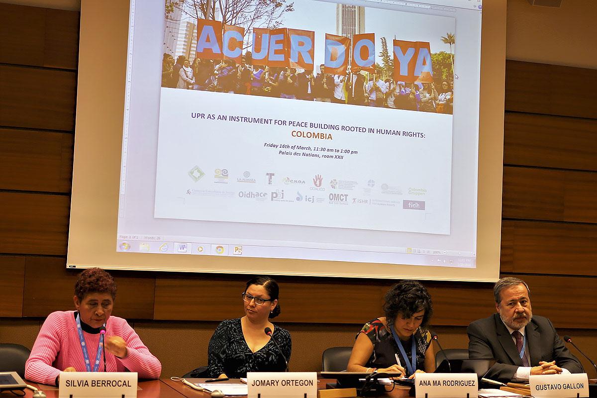 Mitglieder der kolumbianischen Juristenkommission berichten auf der Nebenveranstaltung im Rahmen der Sitzung des UN-Menschenrechtsrates am 16. März 2018 detailliert über die Situation in ihrem Heimatland. Foto: LWB/ Peter Kenny