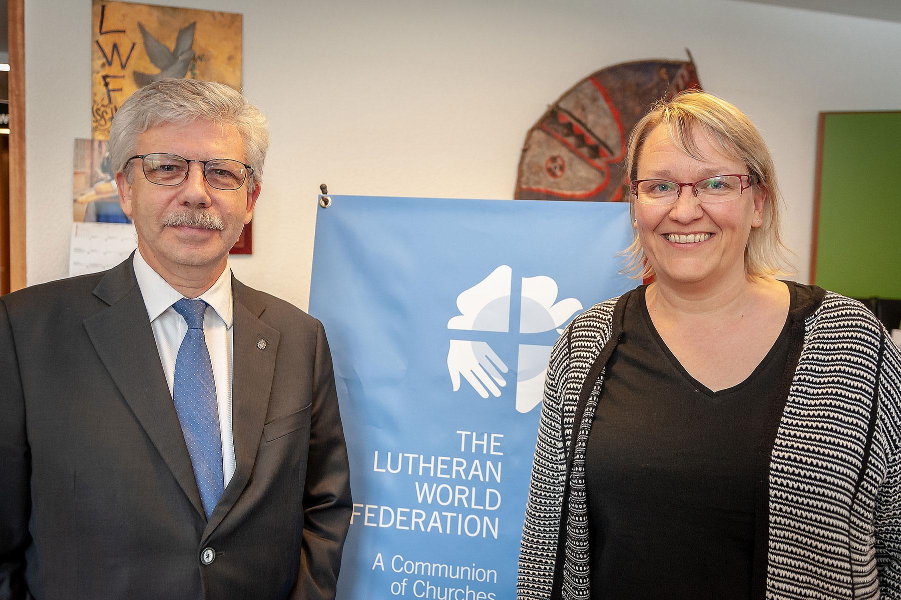 Caritas-Generalsekretär Michel Roy und Weltdienst-Direktorin Maria Immonen beim LWB in Genf. Foto: LWB/S. Gallay