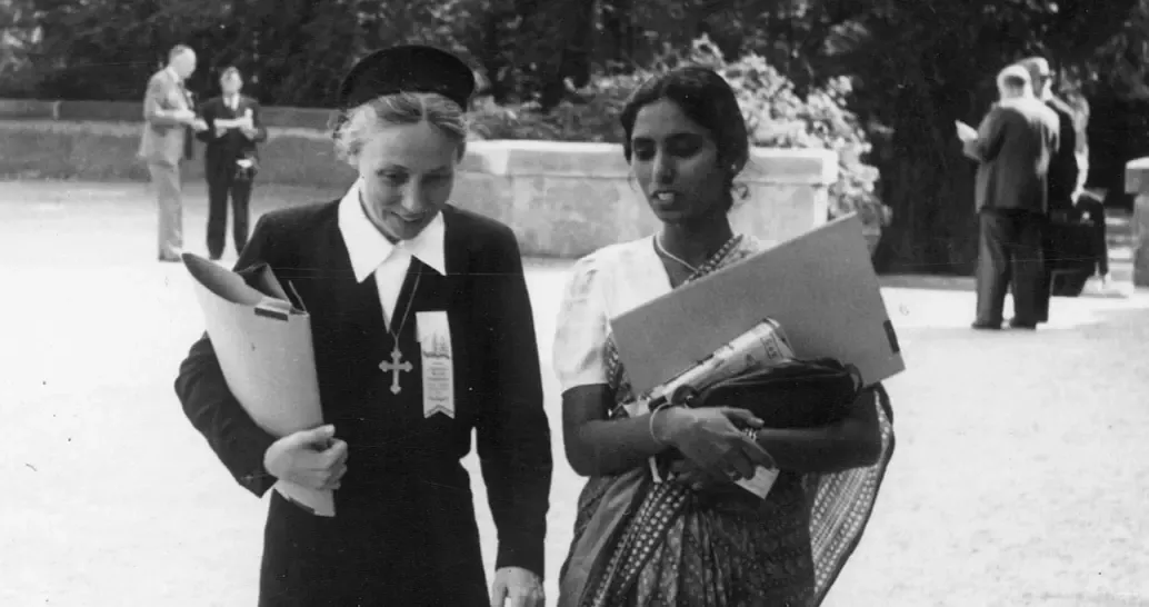 Versammlung des Lutherischen Weltbundes 1947 in Lund, Schweden. Schwester Anna Ebert (USA) und Miss Johns (Indien) Foto: LWB 
