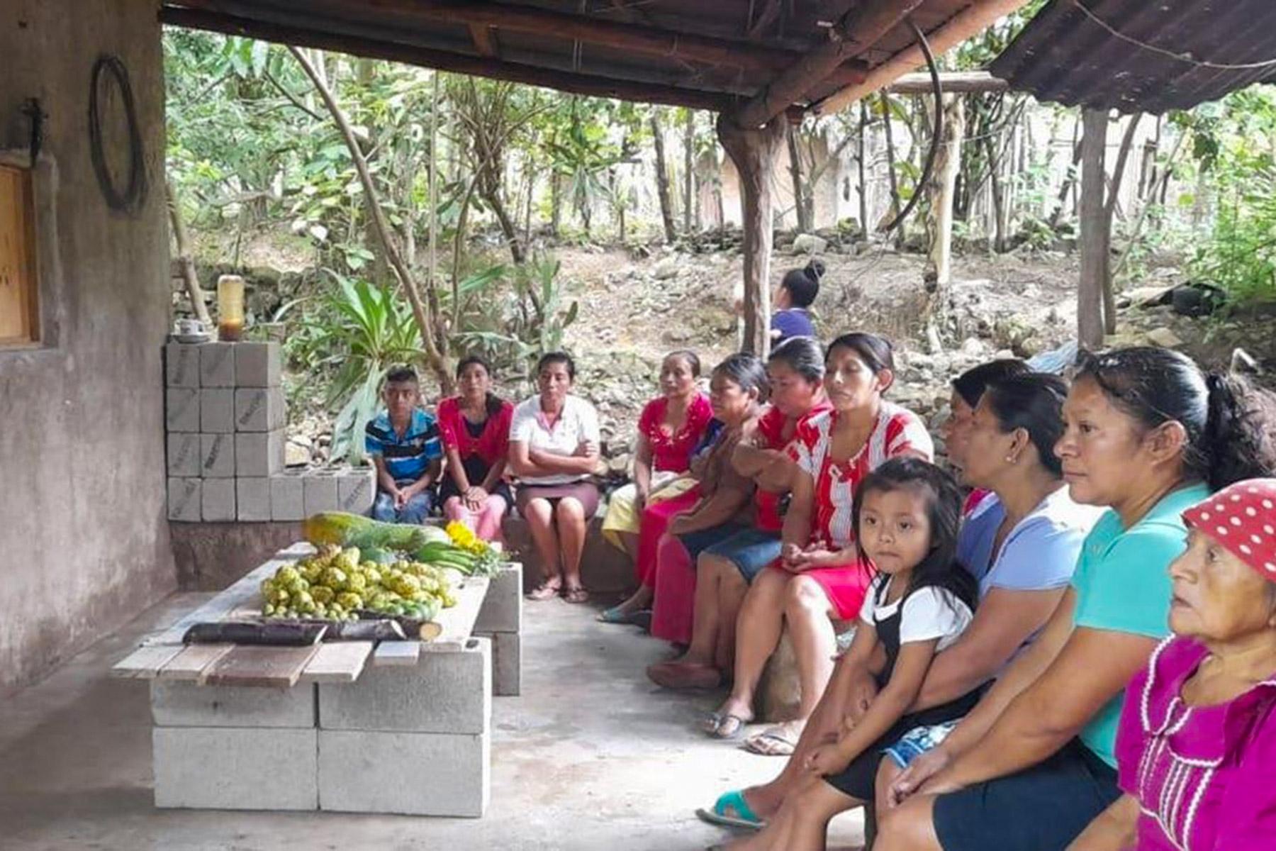 An LWF-supported project of the Guatemala Lutheran Church provides women from the indigenous Maya Chortí communities with skills to boost agricultural production and marketing. Photo: Guatemala Lutheran Church