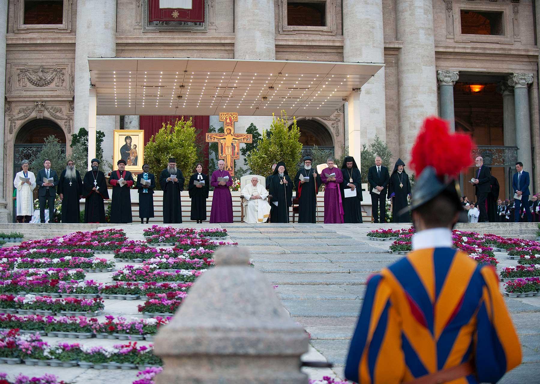 LWF General Secretary Anne Burghardt (8th from left) with Pope Francis (10th from left) and the leaders of many different Christian churches at a Taizé prayer vigil in St Peter’s Square. Photo: CatholicPressPhoto/Alessia Giuliani