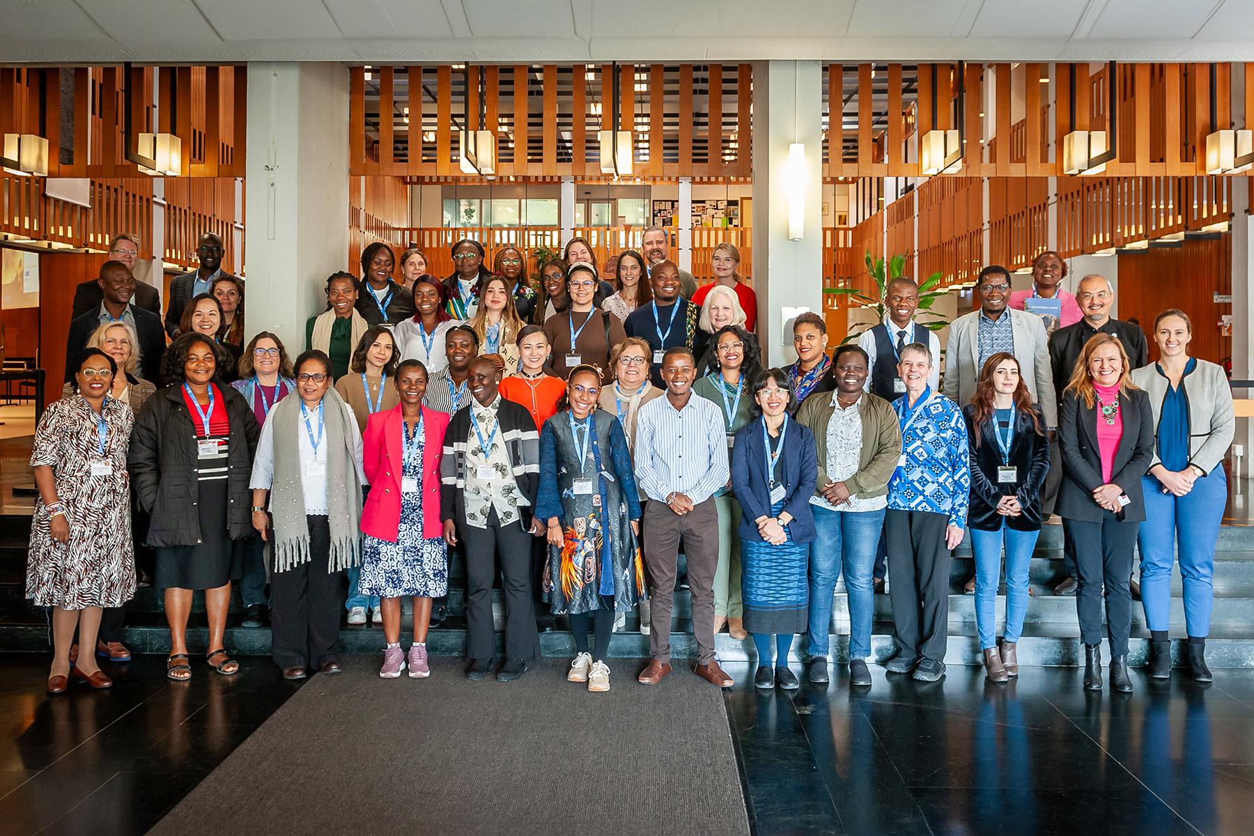 Die Teilnehmenden des 2023 Women's Human Rights Advocacy Training versammelten sich im Ökumenischen Zentrum in Genf