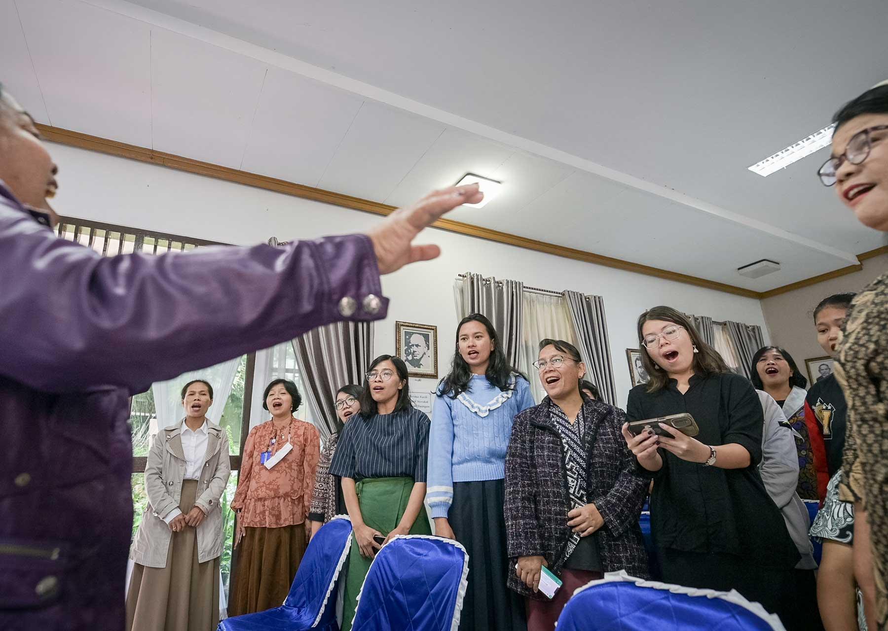 Choir members sing during morning worship in the chapel of the HKBP head office in Tarutung. Photo: LWF/Albin Hillert