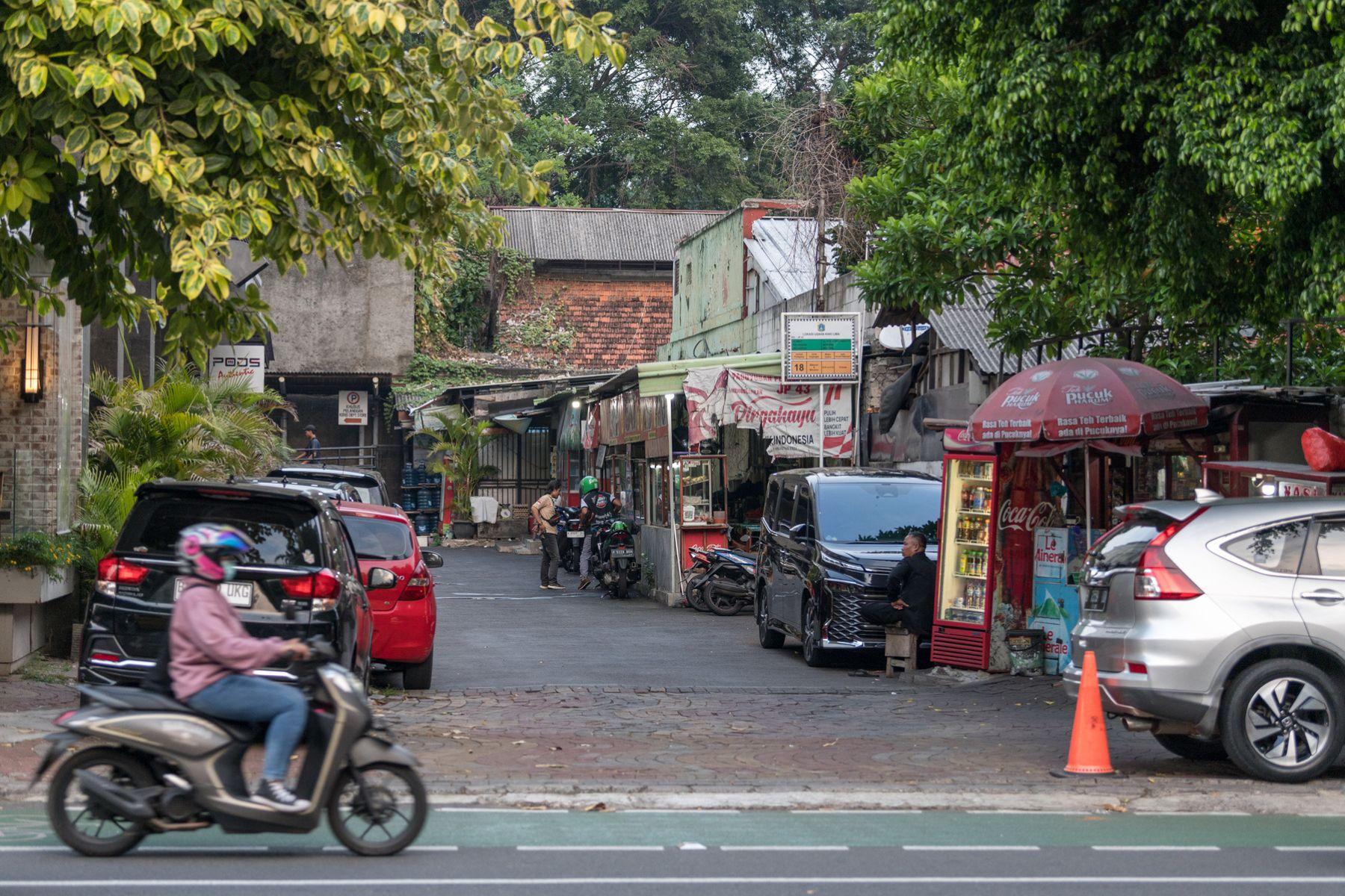 Unterwegs auf den Straßen im Zentrum von Jakarta