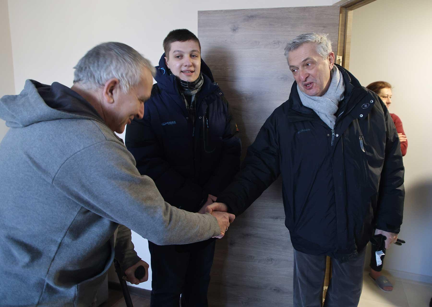 Visit with a family whose apartment was renovated by LWF. Photo: Photo: LWF/ Anatolyi Nazarenko