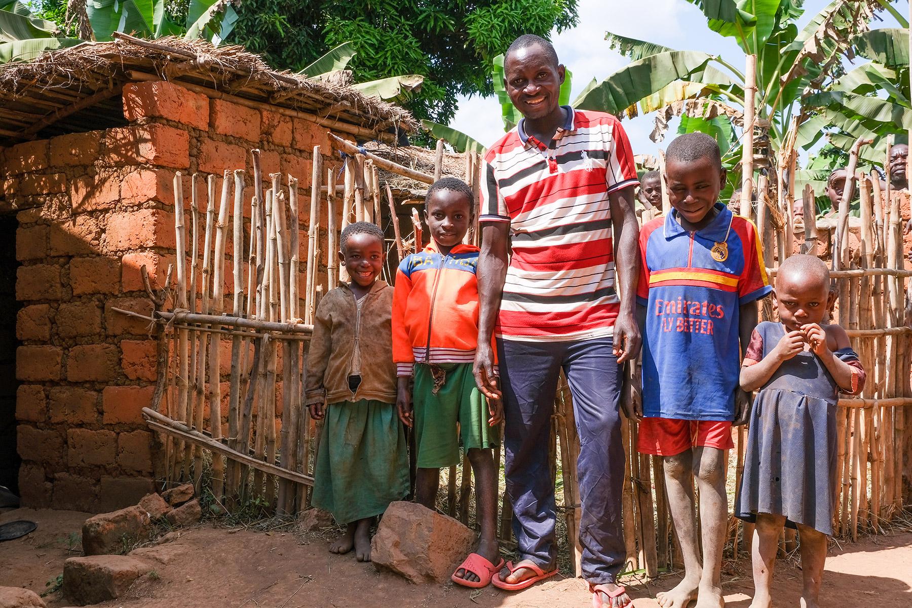 Musa Ntakarutimana and his children in front of his house. Photo: LWF/ L. Gillabert