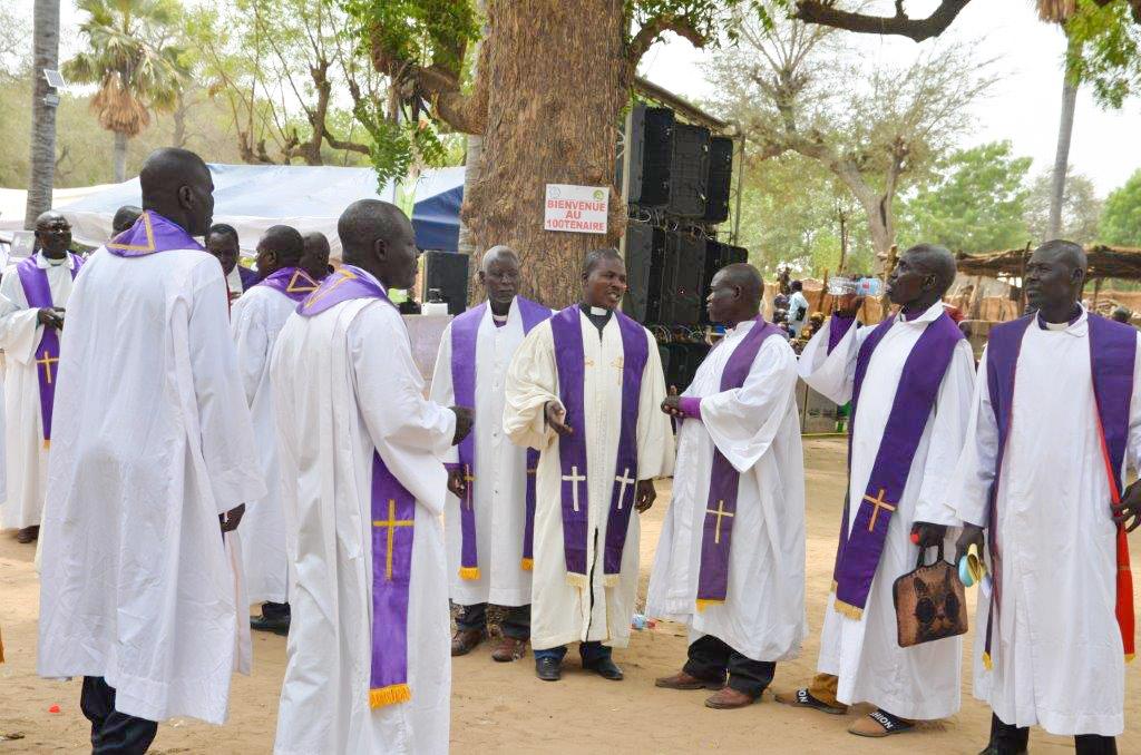 Die kamerunische Kirche ist in zwölf Kirchenbezirke aufgeteilt. Das Foto zeigt die regionalen Kirchenleitenden der EFLC
