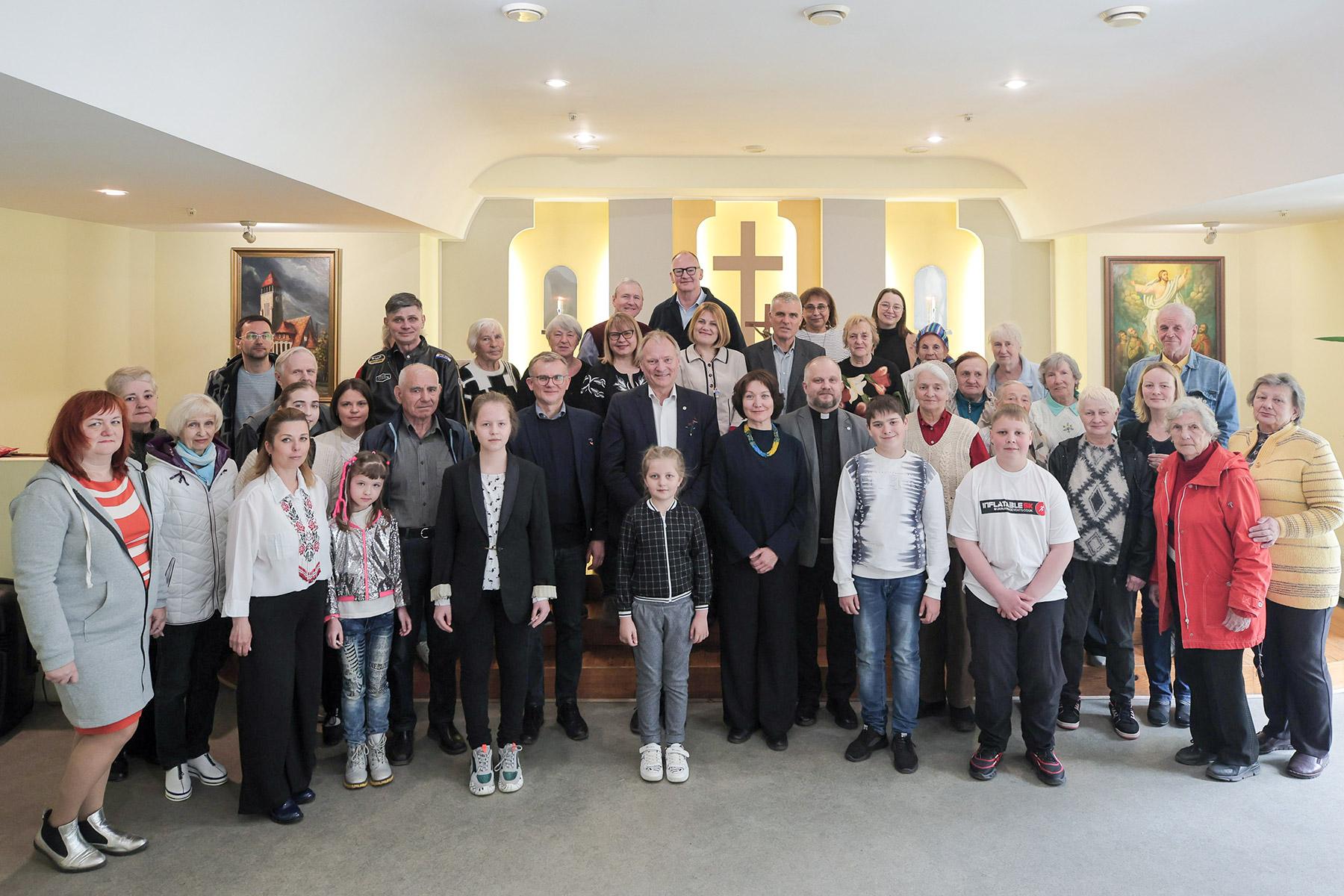 LWF delegation with the Lutheran congregation in Kharkiv