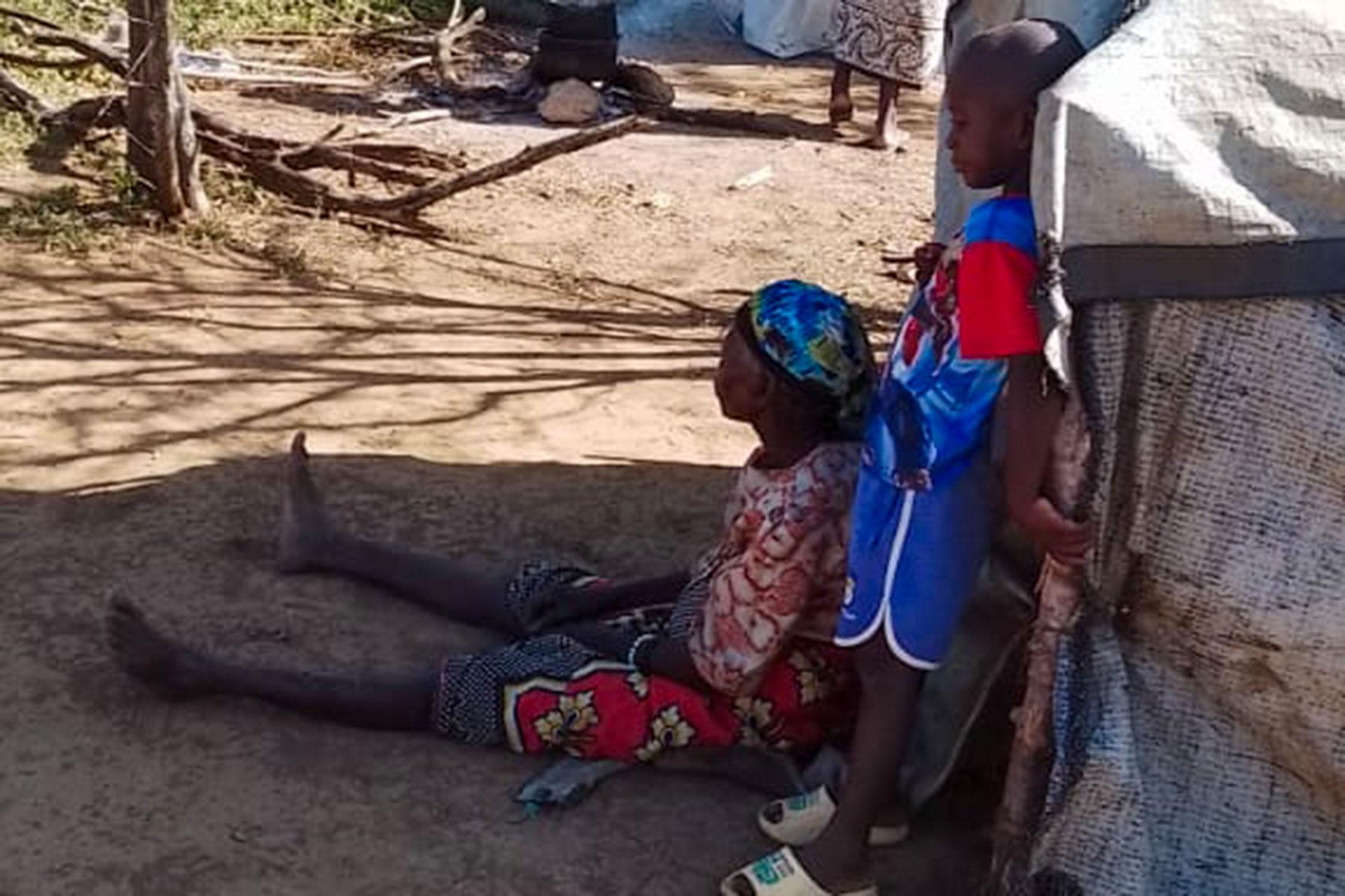 Durch Überschwemmungen vertriebene Familien haben Zuflucht in Notunterkünften in Kitui in der Eastern-Diözese der ELKK gefunden.