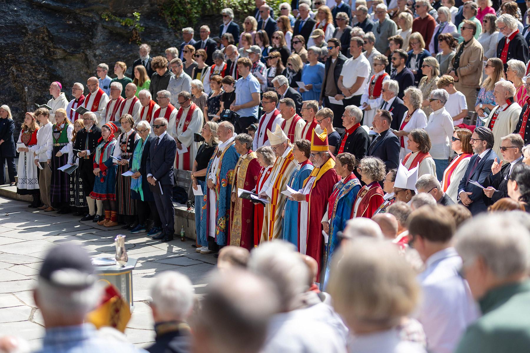 A festive church service with ecumenical guests was held on the anniversary of the adoption of Christian law in Norway 1000 years ago. LWF President Henrik Stubkjær, and the Regional Secretary for Europe, Ireneusz Lukas, were among the guests. Photo: Gjermund Øystese, Norges Kristne Råd