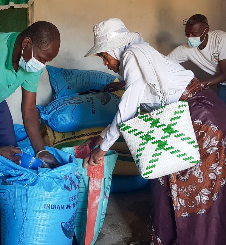 Malagasy Lutheran Church volunteers distribute food in Toliary synod, in the countryâs drought-hit southern region. The Evangelical Church of the Augsburg Confession in the Slovak Republic provided funding for the project. Photo: MLC