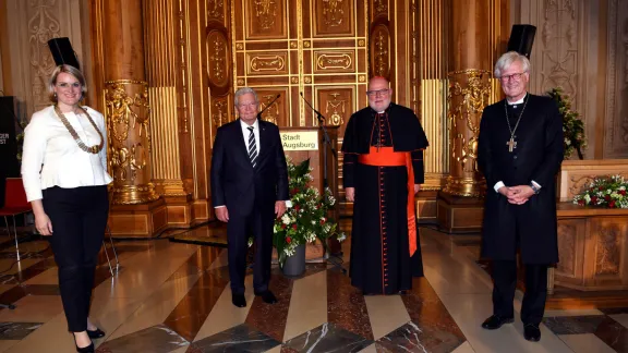 During the award ceremony of the Augsburg Peace Prize: (from left) Augsburg mayor Eva Weber, former president of the Federal Republic of Germany Joachim Gauck, Reinhard Cardinal Marx, and Bishop Heinrich Bedford-Strohm. Photo: Ruth PlÃ¶ssel/Stadt Augsburg