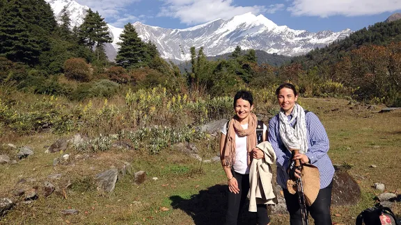 Sisters Kate and Josephine Neldner in in front of the Dhaulagiri range. Photo: K. Neldner