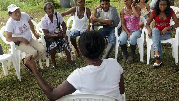 Consultation on a building project in Cacarica, Choco, a community of returned displaced people. Photo: ACT/Sean