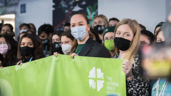 Demonstrierende auf einem „Tag der Jugend und der öffentlichen Teilhabe“ während der UN-Klimakonferenz COP26 in Glasgow im vergangenen November. Foto: LWB/A. Hillert