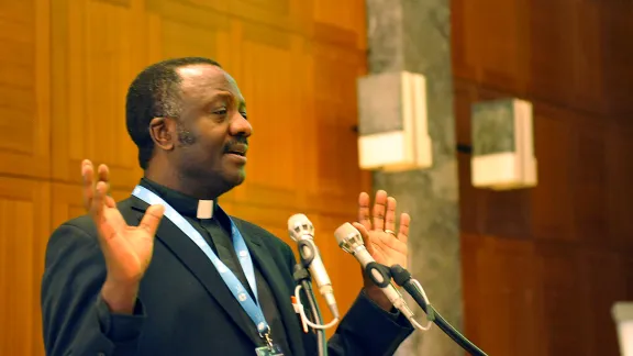 Rev. Dr Fidon Mwombeki, director of the LWF Department for Mission and Development, presents a 70-year trajectory of mission thinking and activities in the LWF, during the Consultation on Contemporary Mission in Global Christianity in Geneva. Photo: LWF/S. Gallay