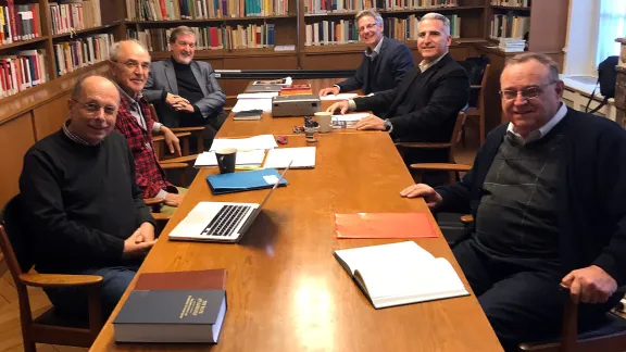 The team drafting the final report from the trilateral dialogue, and colleagues supporting them during the meeting in Strasbourg: from left to right; Prof. Theodor Dieter (Lutheran), Prof. John Rempel, Rev. Dr Larry Miller and Prof. Fernando Enns (Mennonite) and Rev. Avelino Gonzalez and Prof. William Henn (Catholic). Photo: Avelino Gonzalez