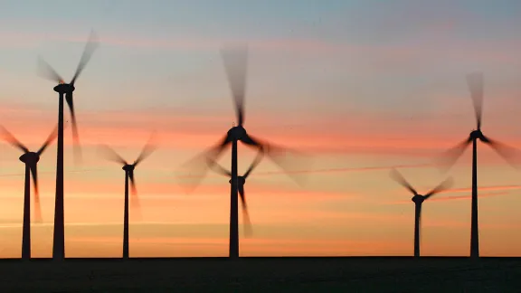 Wind turbines generate the green power needed by the parishes and church administration of the EKM, Germany. Photo: epd-bild/Steffen Schellhorn