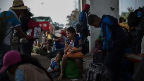 Migrants from Central America at the Mexican border in Nov 2018. Many of them have been walking for 22 hours or more. Photo: LWF/Sean Hawkey