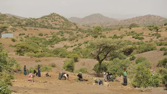 The news of the peace agreement âcomes like a gentle rain falling down on people around the world thirsting for a message of peaceâ, LWF General Secretary Junge writes. Photo: LWF/ C.KÃ¤stner