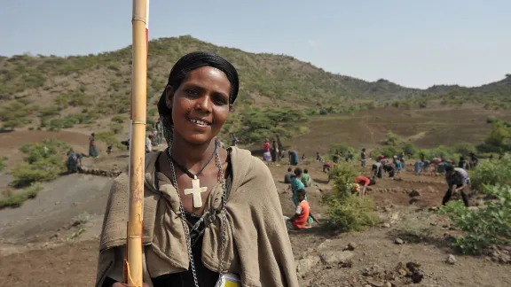 Birzegen Yiman auf dem Projektgelände in Lalibela, Äthiopien. Fotos: LWB/C. Kästner